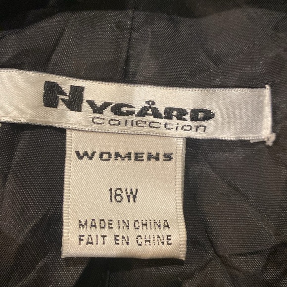 Black velour/velvet jacket. By Nygard. Womens size 16 - Picture 7 of 9